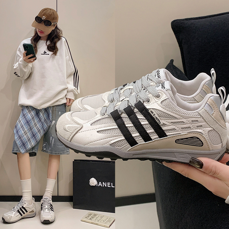 Breathable non-slip sneakers with shoelaces for leisure flat