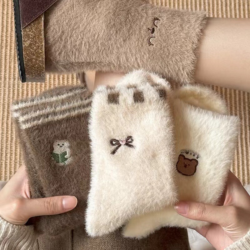 Women's socks with added fleece and thickness for autumn and winter, cute mink velvet mid-tube socks wholesale, warm cartoon plush home floor socks