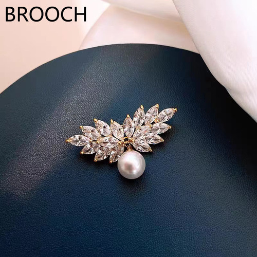 Angel Wings Rhinestone Pearl Brooch Men's and Women's High-End Design Corsage Korean Version Anti-Leakage Pin Clothing and Accessories Wholesale
