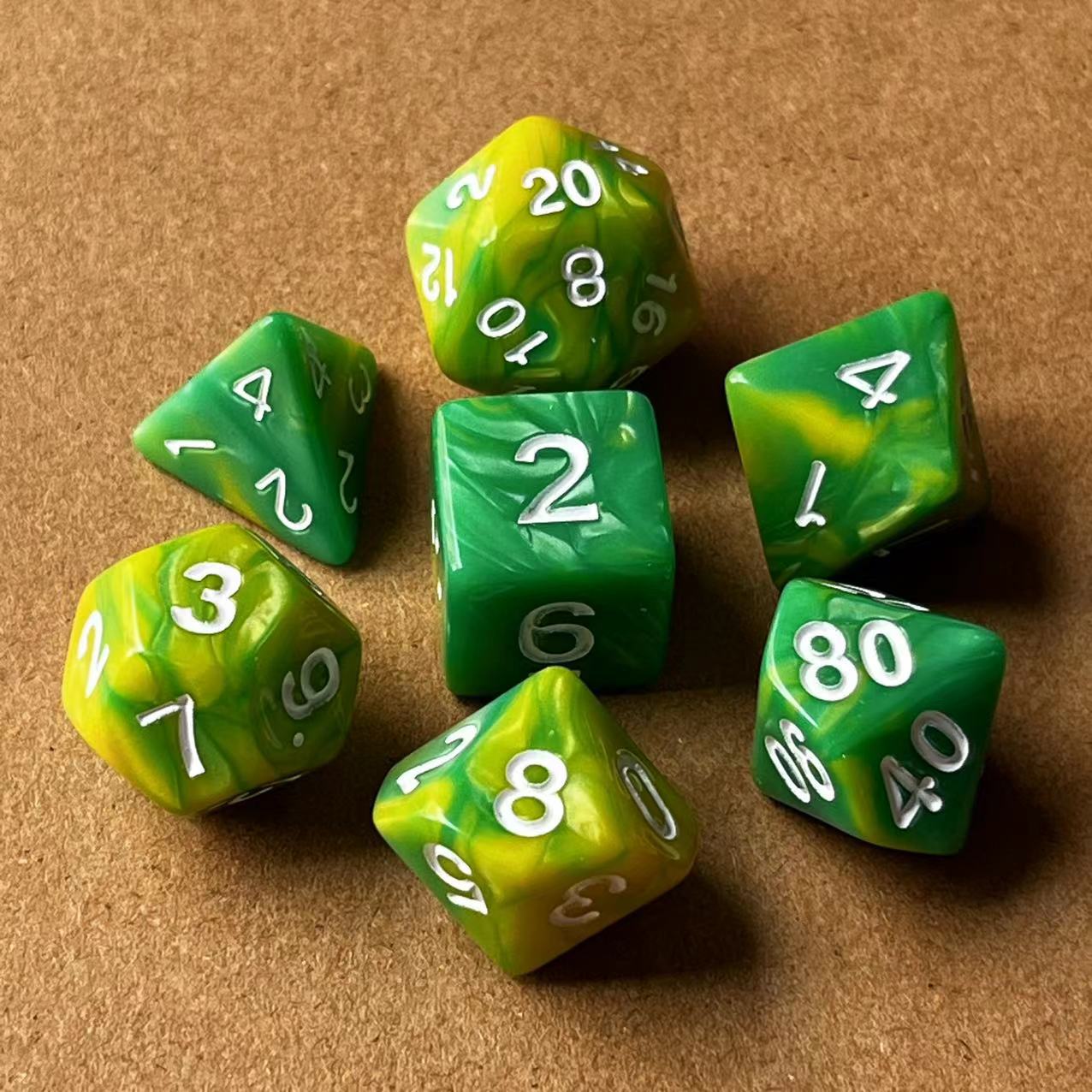 Juego de dados multicolores de dos colores, suministro transfronterizo, juego de 7 piezas, juego de tamiz digital, los dados de juego se pueden combinar