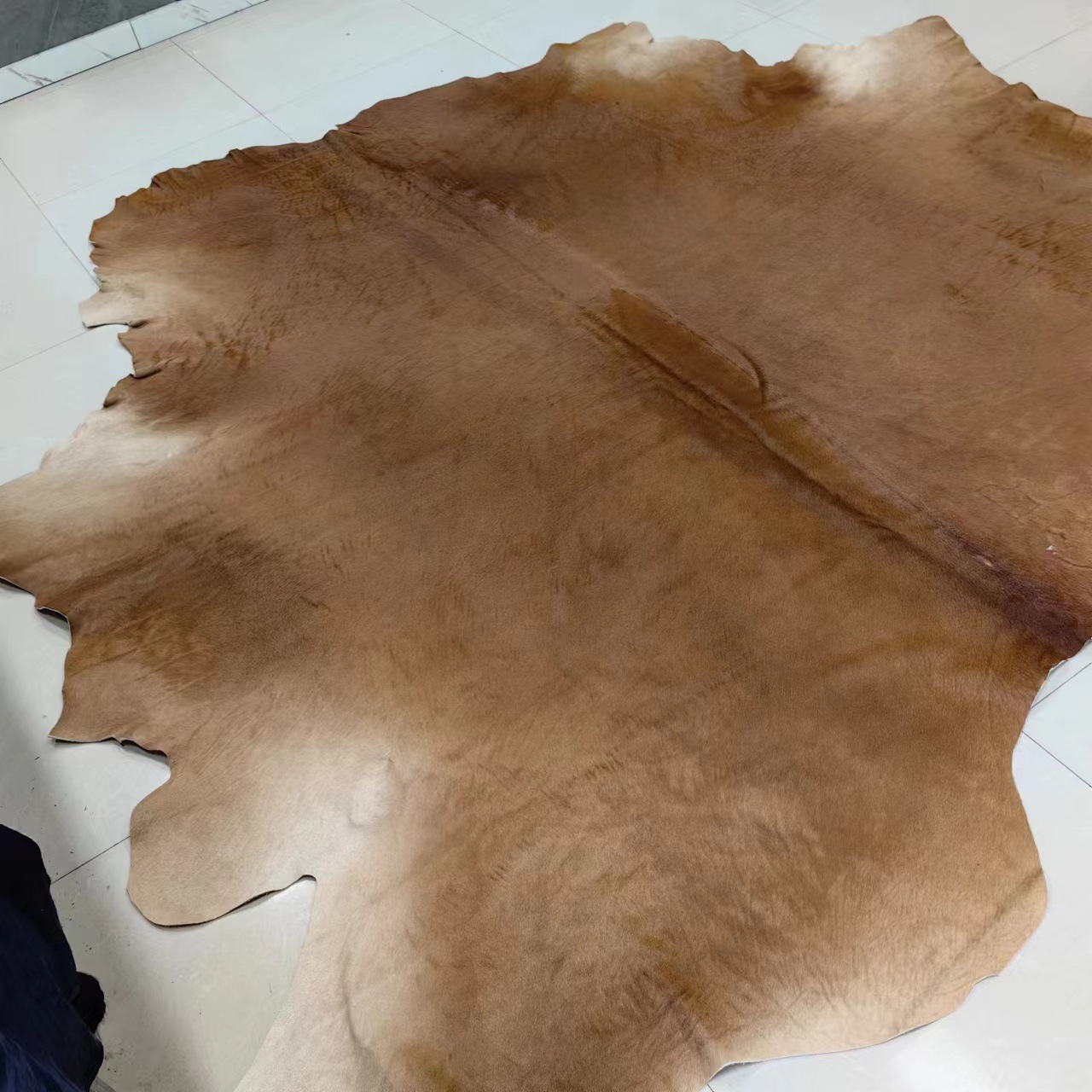 带毛牛皮  整张皮料 头层奶牛皮 天然毛皮 马毛皮料 牛皮面料