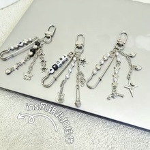 原创日韩ins风钥匙扣甜酷少女心创意包包挂件银色星蝴蝶结咕卡链