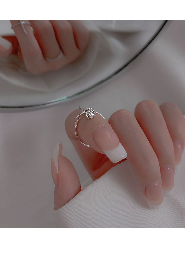 Minimalistische verstelbare ring met rozenbloem_voghion.com