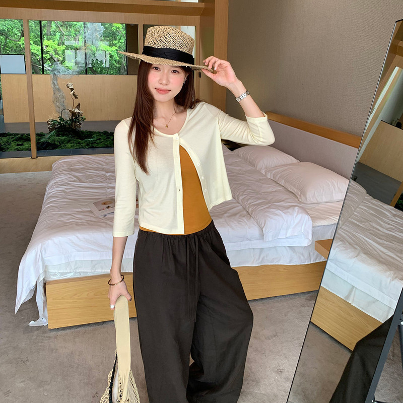 Elegant and Sophisticated Slim-Fit Buttoned Round-Neck Knit Sweater for Women, 2026 Summer New Unique and Beautiful Cardigan Top
