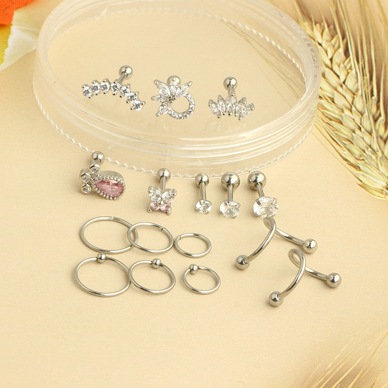 16G labret stud size and finish detail