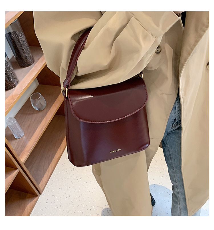 Women's Small Pu Leather Solid Color Streetwear Square Magnetic Buckle Shoulder Bag Crossbody Bag Square Bag display picture 4