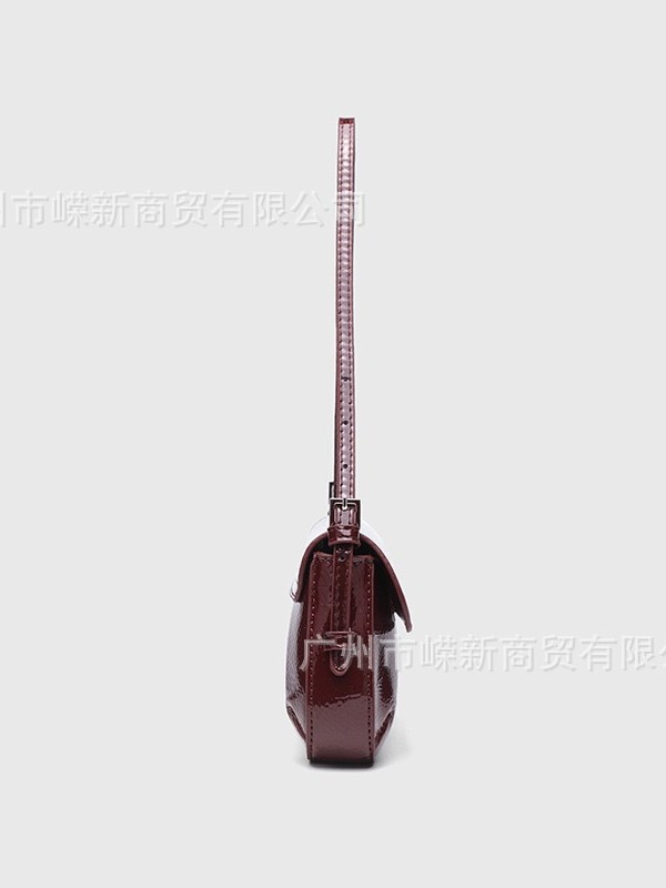 Bolso de axila de palo francés rojo de ZR de la casa transfronteriza 2024 otoño nuevo bolso de hombro retro con solapa de viajero simple de moda