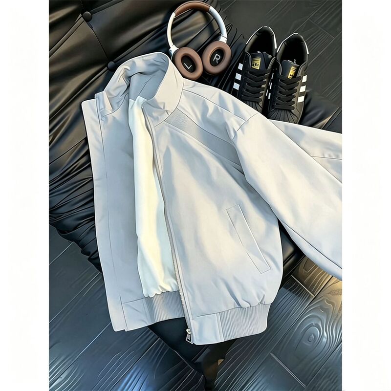 Light gray American-style patchwork stand-up collar flight jacket for men, spring and autumn cleanfit baseball jacket, stylish casual workwear jacket Light gray American-style patchwork stand-up collar flight jacket for men, spring and autumn cleanfit baseball jacket, stylish casual workwear jacket