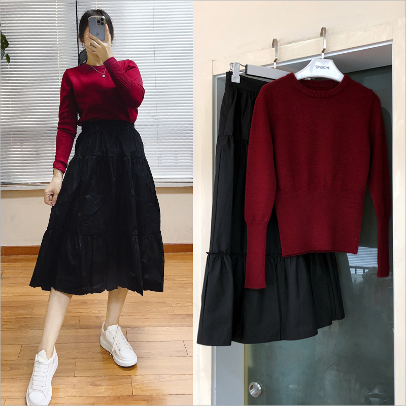 Autumn New Style Celebrity Casual Sweet Red Sweater Knitted Top with Black Long Skirt