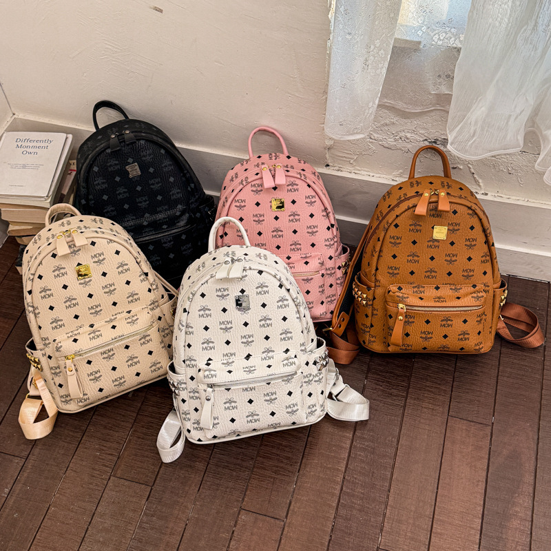 Fashionable Printed Backpack for Women, Casual Soft Leather Rivet Backpack, Large Capacity Student School Bag, Versatile Commuting and Travel Backpack Fashionable Printed Backpack for Women, Casual Soft Leather Rivet Backpack, Large Capacity Student School Bag, Versatile Commuting and Travel Backpack