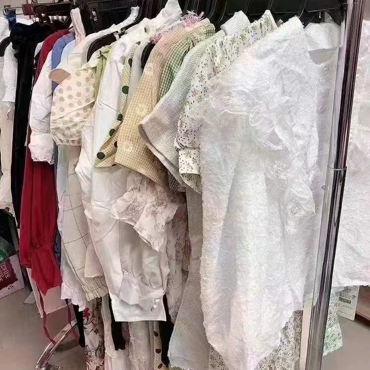 Смесовая женская одежда, сезонные модели, one-size низкобюджетные изделия