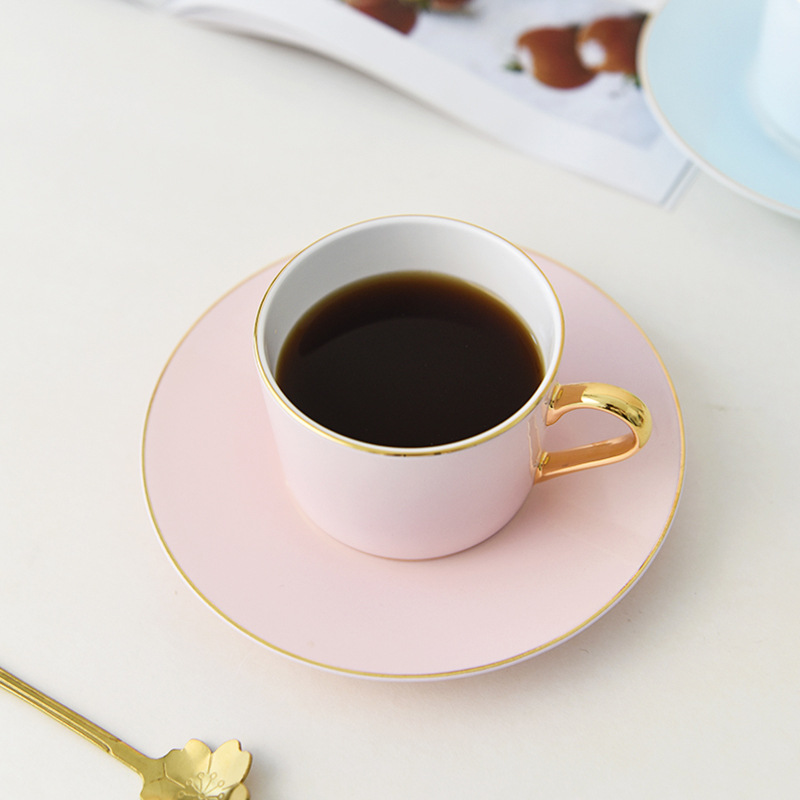 Estilo de lujo ligero taza de café de porcelana dorada taza de té de la tarde francesa taza y platillo taza de desayuno de alta calidad para niñas