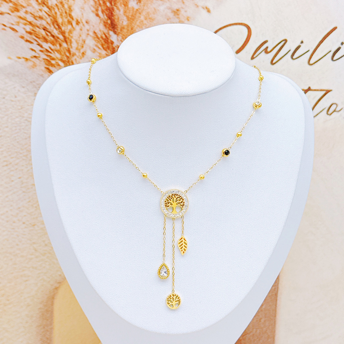 Collar de acero inoxidable de lujo ligero y de alto nivel, colgante de hojas, collar de clavícula, joyería explosiva transfronteriza, mujer