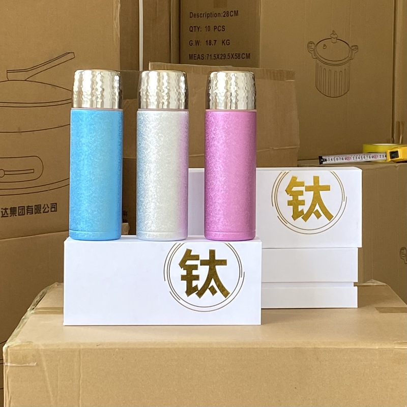 チタンコーティングされた魔法瓶カップ、中国風彫刻ビジネスギフトセット、チタンカップ、ポータブル茶水分離健康ティーカップ卸売|undefined