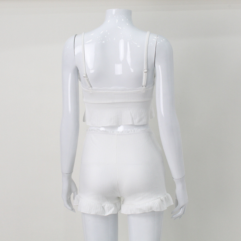 Ropa de mujer, ropa de verano, traje de calle, hipster, color sólido, sin mangas, chaleco con hombros descubiertos, pantalones cortos con ribete de encaje, algodón