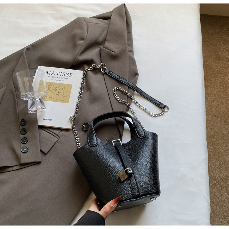 Bolso de madre de cubo de ocio simple para mujer 2025 versión coreana del nuevo bolso de mensajero exquisito de textura de moda ins