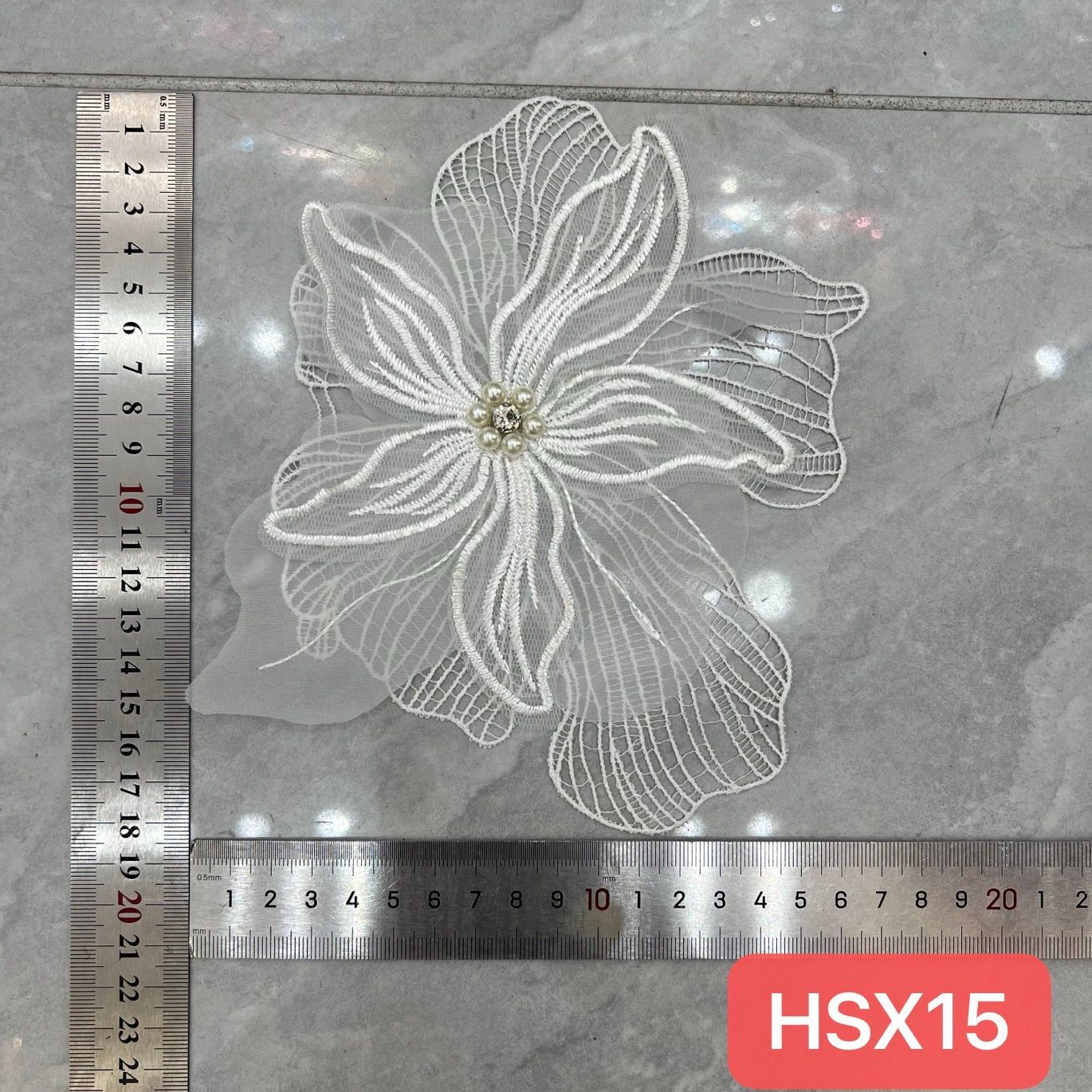 2026 nuevo bordado tridimensional blanco flores de encaje solubles en agua encaje hecho a mano perlas falda swing suéter adornamiento para el pelo DIY