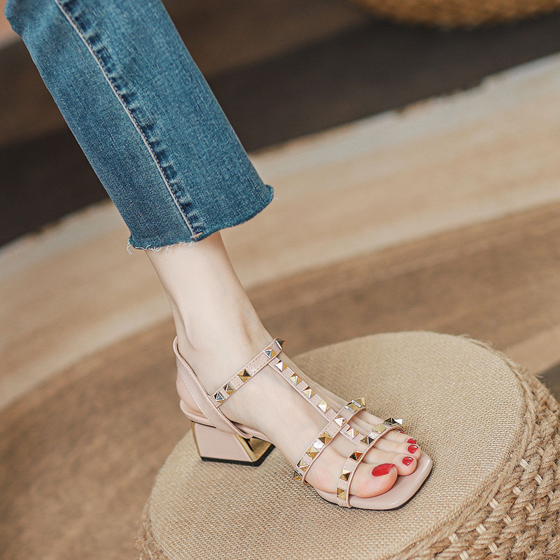 Rivet Sandals Women's 2025 Summer New Internet Celebrity Fashion Fairy Style with Skirt Medium Heel Roman High Heels