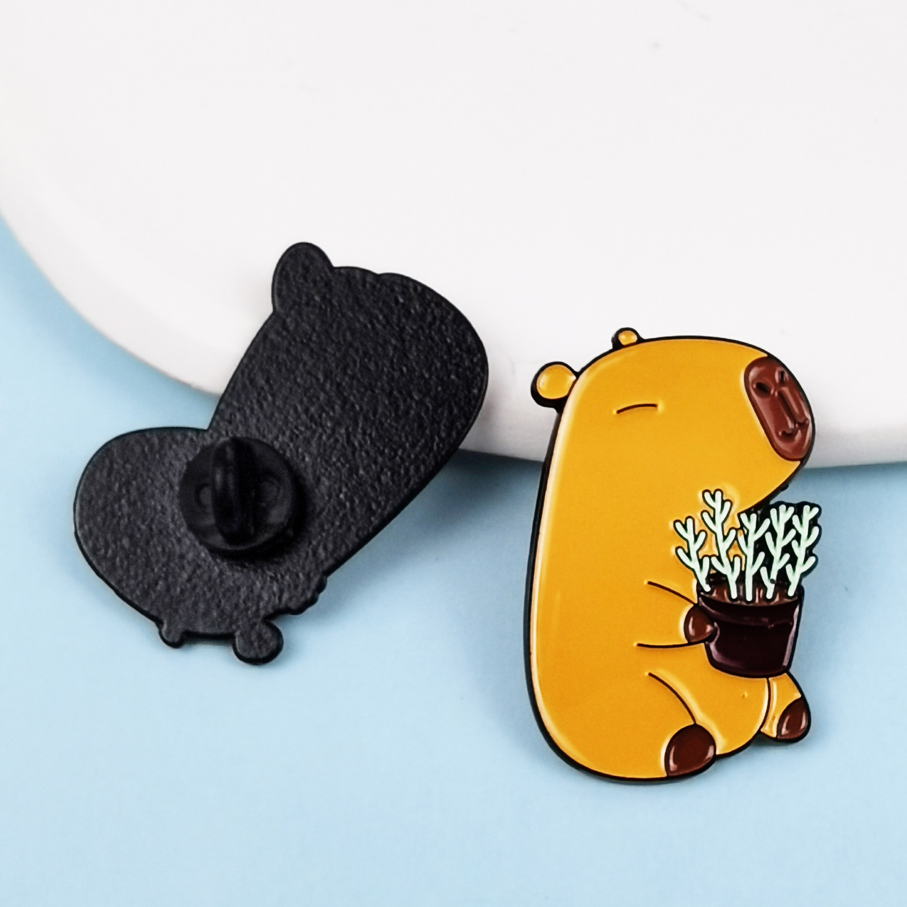 Cute Kapibala Alloy Insignia Dibujos animados lindo animal ramo de mano joyería accesorios broche al por mayor