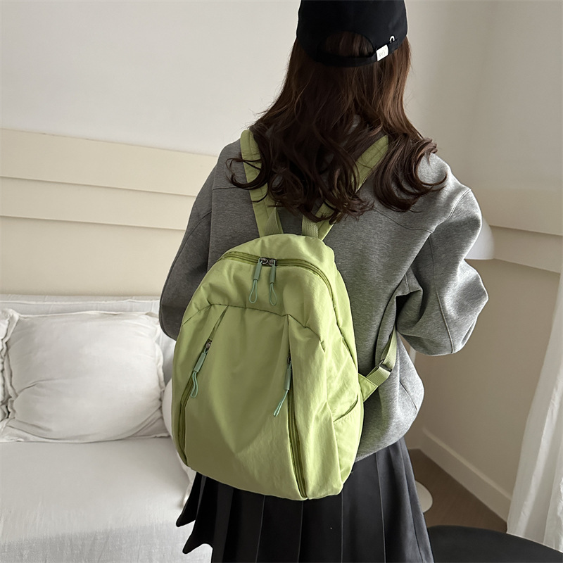 Mochila de clase universitaria casual nicho de diseño de color sólido 2025 nueva gran capacidad de viaje de viaje de viaje de la moda