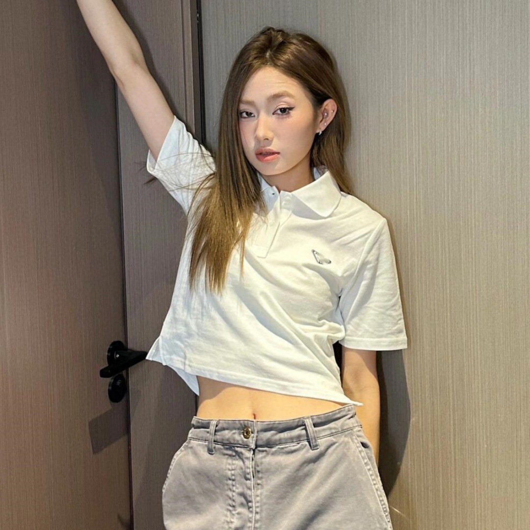 特価区の南油の婦人服の年の早春の新型の簡単なファッションは襟の経典をひっくり返します。