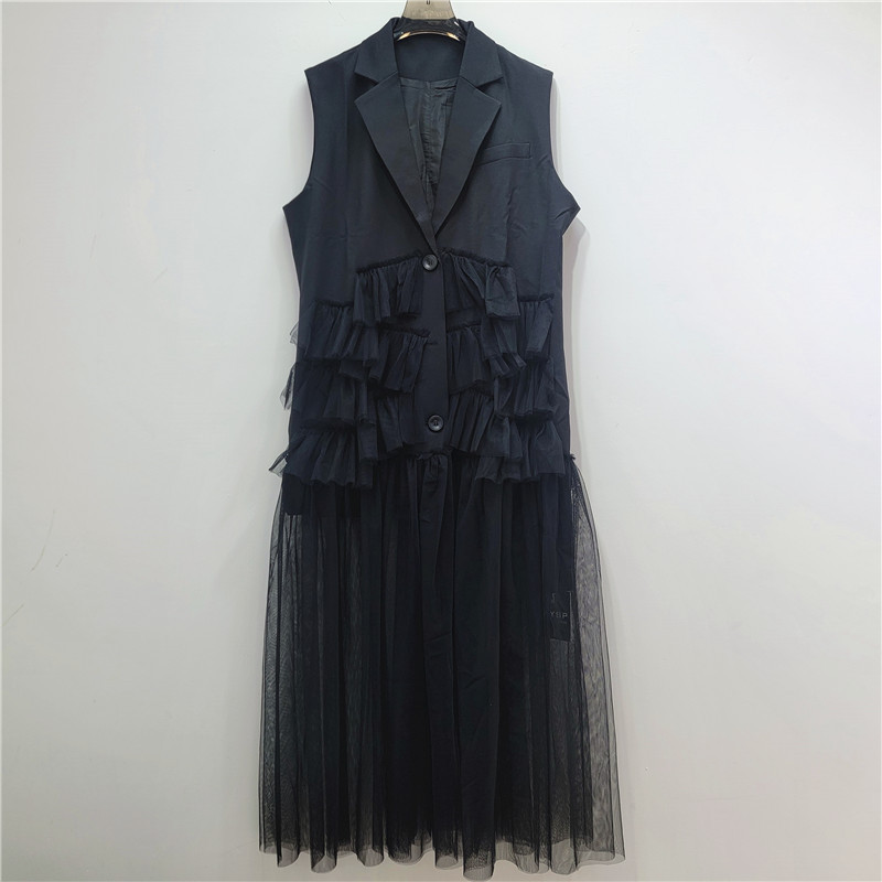 Black elegant dress with sleeves sleevless