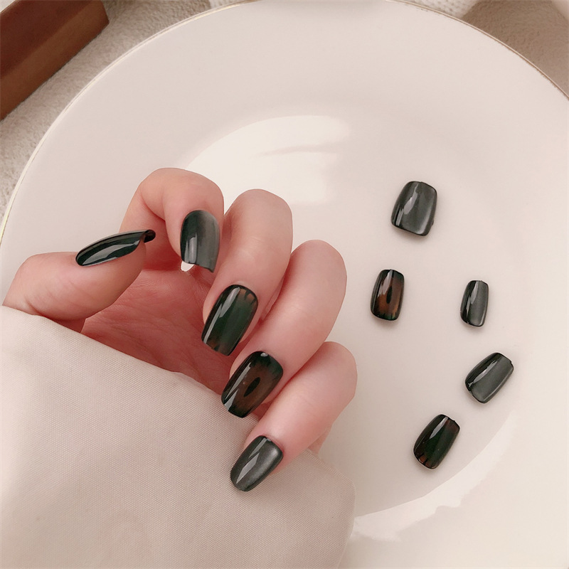 Red de celebridades con uñas hechas a mano, lentejuelas negras, color sólido, sensación de alta calidad, vestido blanco, nail art, parche de uñas terminado al por mayor