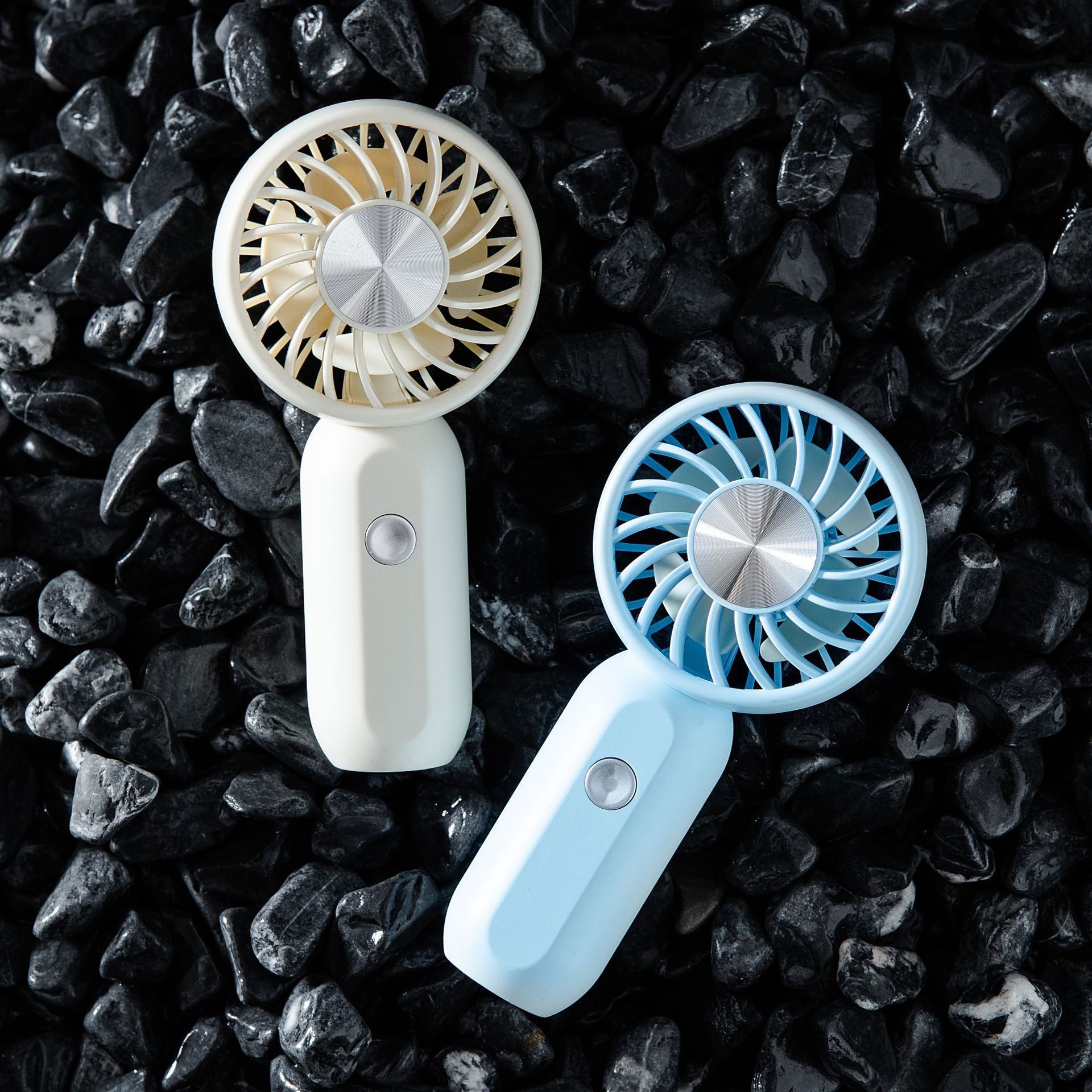 El pequeño ventilador de CD aprende el alto valor facial, el modelo de carga USB portátil mini bolsillo colgante eléctrico es pequeño. image 4