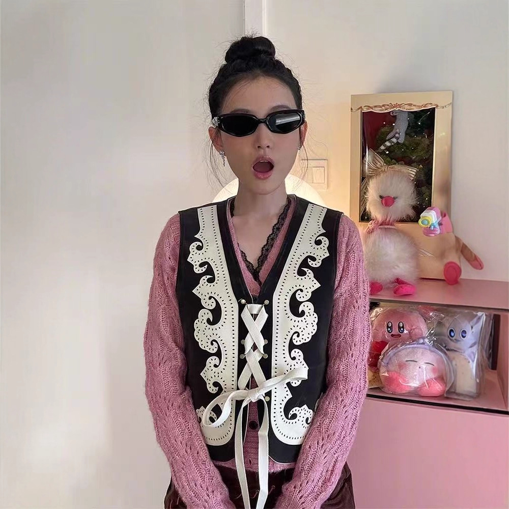 金靖~款法式小众25秋冬新款铅字终章双面巴恩风撞色绑带马甲背心