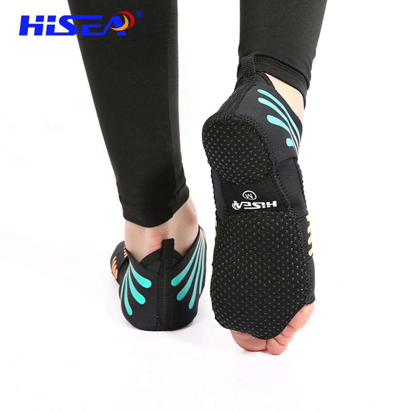 Fábrica al por mayor con cordones de yoga aérea Calcetines antideslizantes de cinco dedos para adultos dedo abierto zapatos de yoga para adultos zapatos de baile