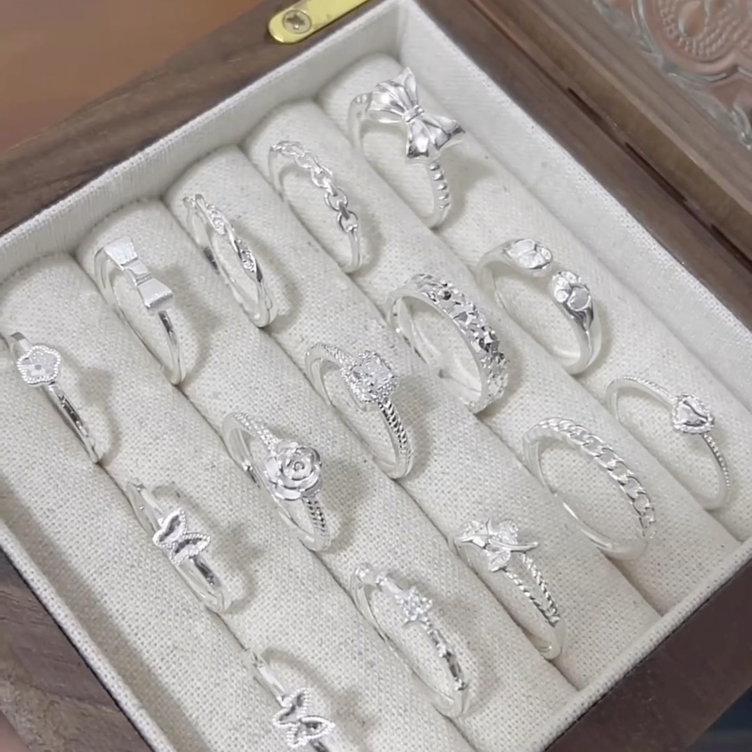 Anillo de apertura geométrica de onda hueca de metal plateado, anillo de diseño de tendencia, joyería de sentido avanzado simple transfronterizo, mujer