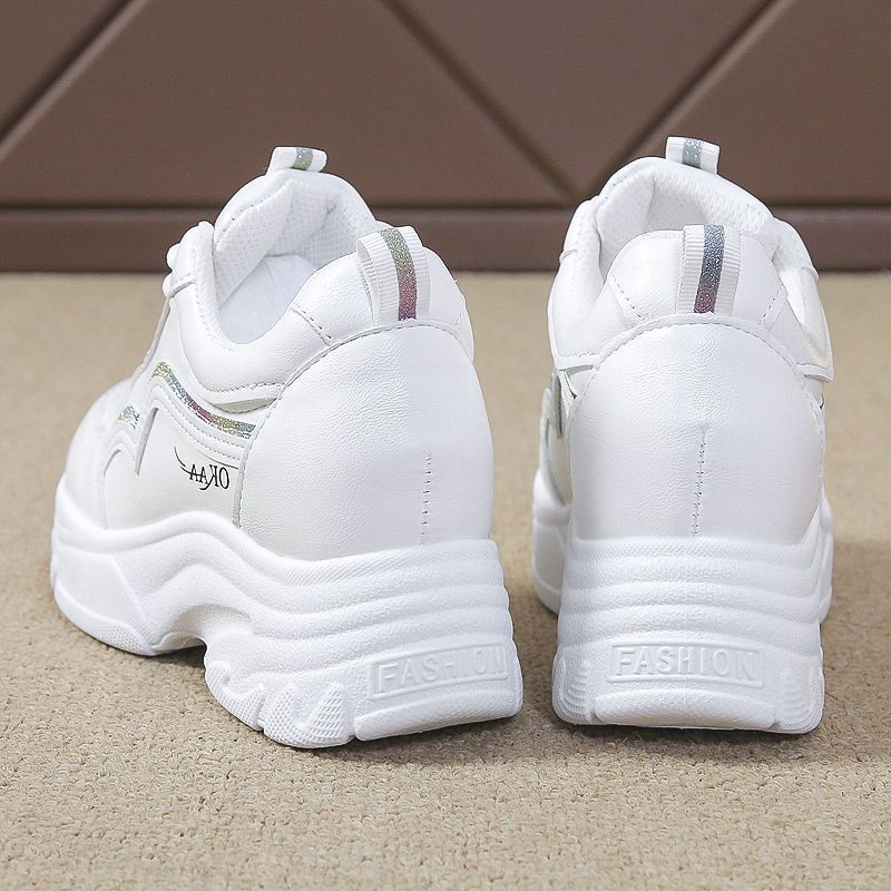 Zapatos de altura ocultos para mujer zapatos de verano versátiles estilo coreano 2023 nueva zapatilla de cuero de suela gruesa zapatos blancos casuales