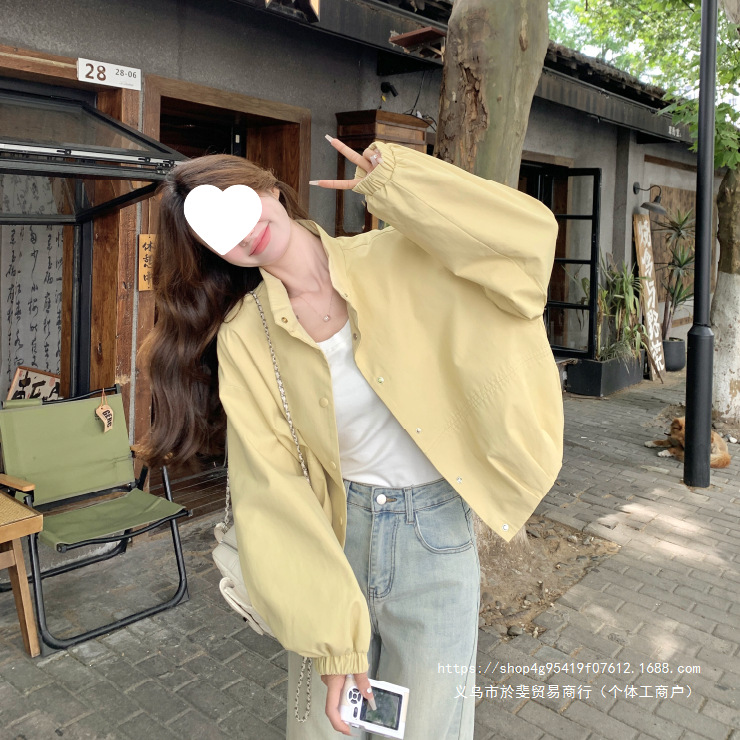 Super cute cream-colored short jacket for women, new spring 2026, Korean style, relaxed and fashionable.