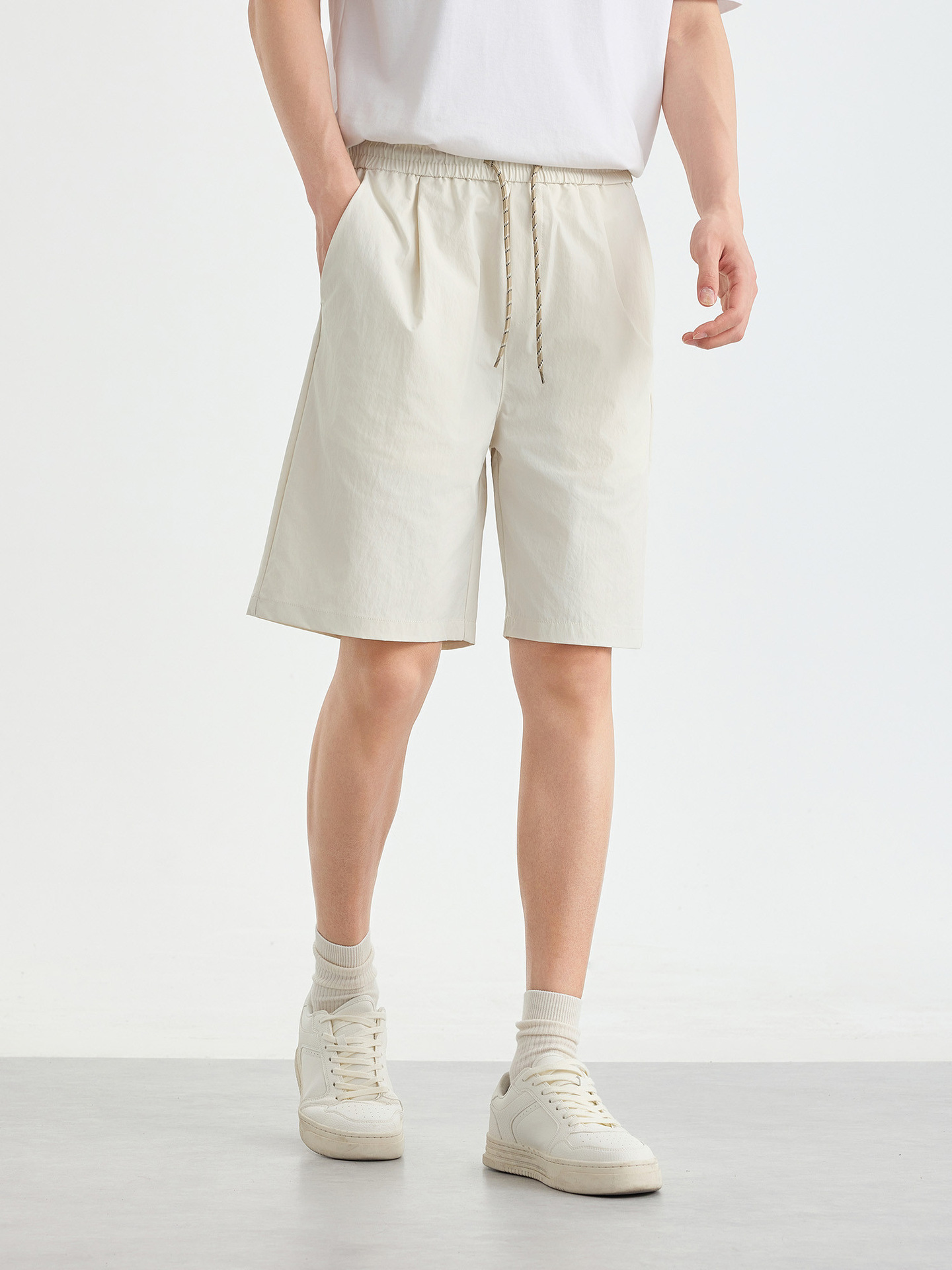 Quần short nam kaki dáng suông cạp chun thoáng khí — đen