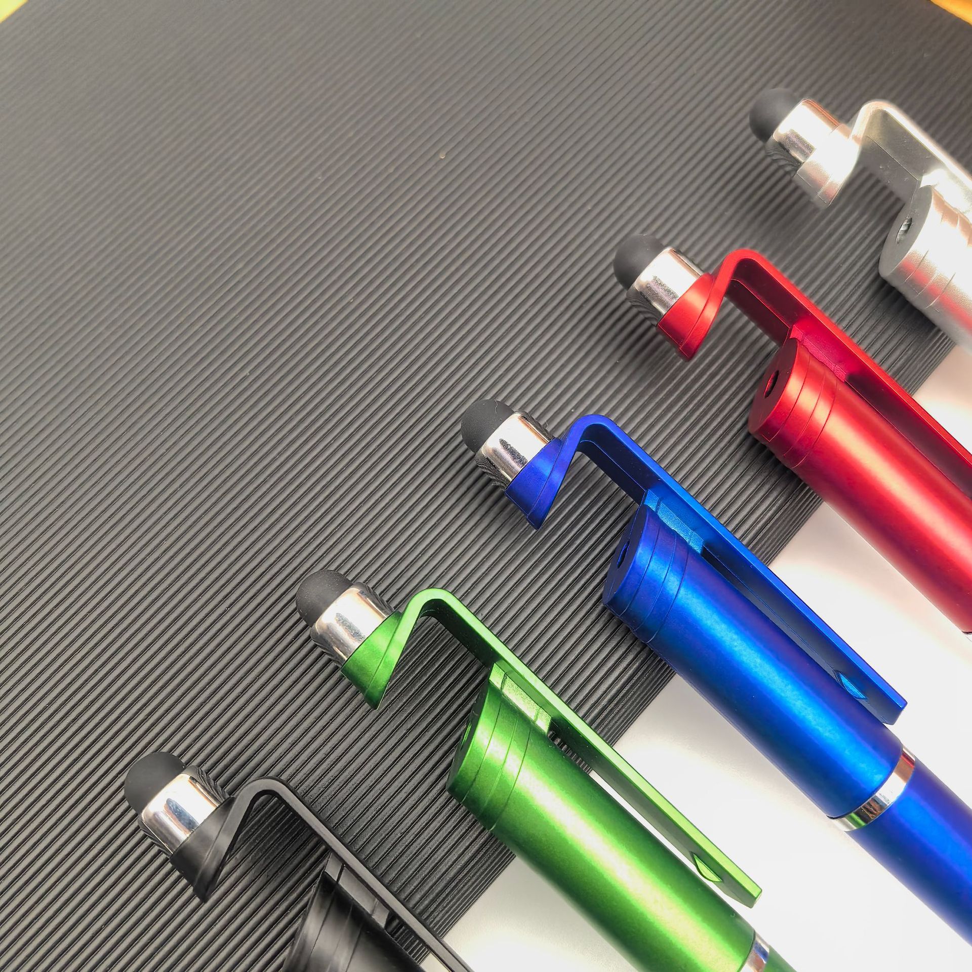 Bolígrafo publicitario mayorista multifuncional soporte de teléfono móvil de plástico bolígrafo publicitario promocional regalos bolígrafo