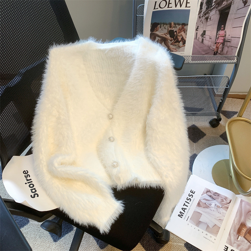 Autumn and Winter New Style Lazy Style Loose Sweater Women's Jacket Korean Style Mink Velvet Pearl Button V-Neck Versatile Knitted Cardigan Autumn and Winter New Style Lazy Style Loose Sweater Women's Jacket Korean Style Mink Velvet Pearl Button V-Neck Versatile Knitted Cardigan
