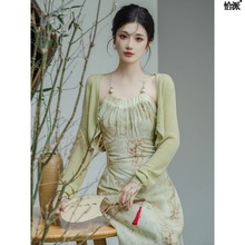 今年流行新中式漂亮碎花连衣裙国风女装设计感纯欲吊带裙子两件套