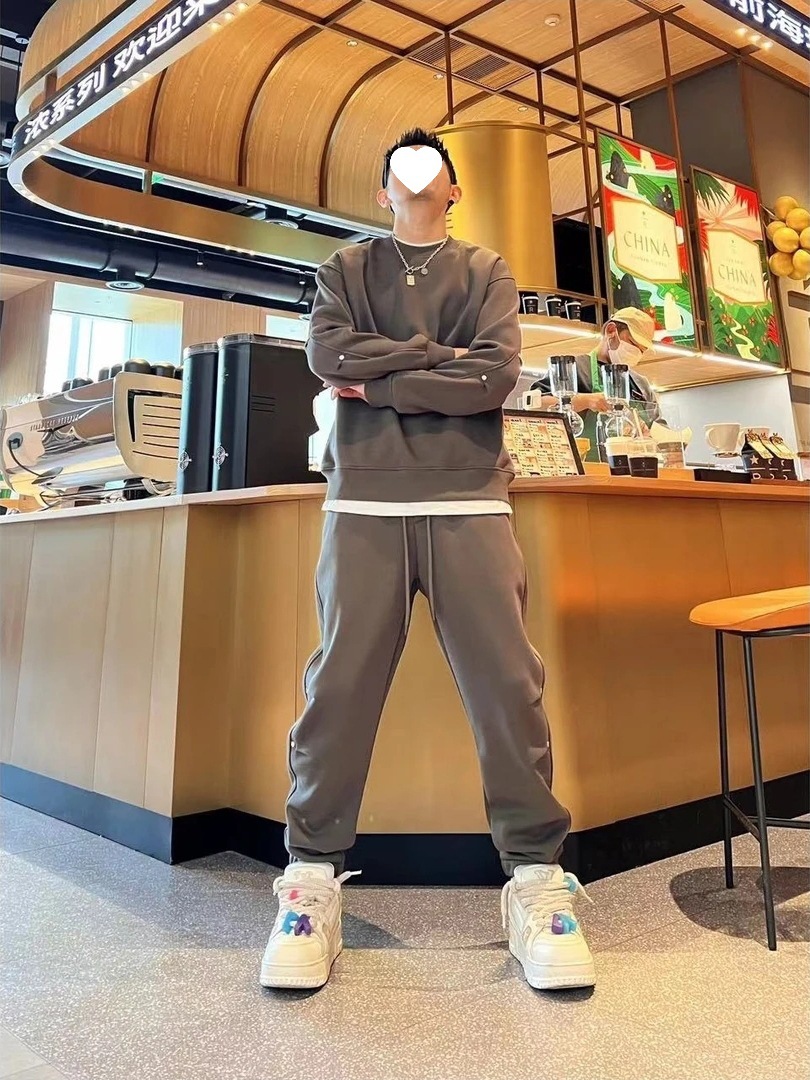 남자 올 매치 느슨한 라운드 넥 스웨터 투피스 겨울 기모 두꺼운 단색 가짜 투피스 캐주얼 세트