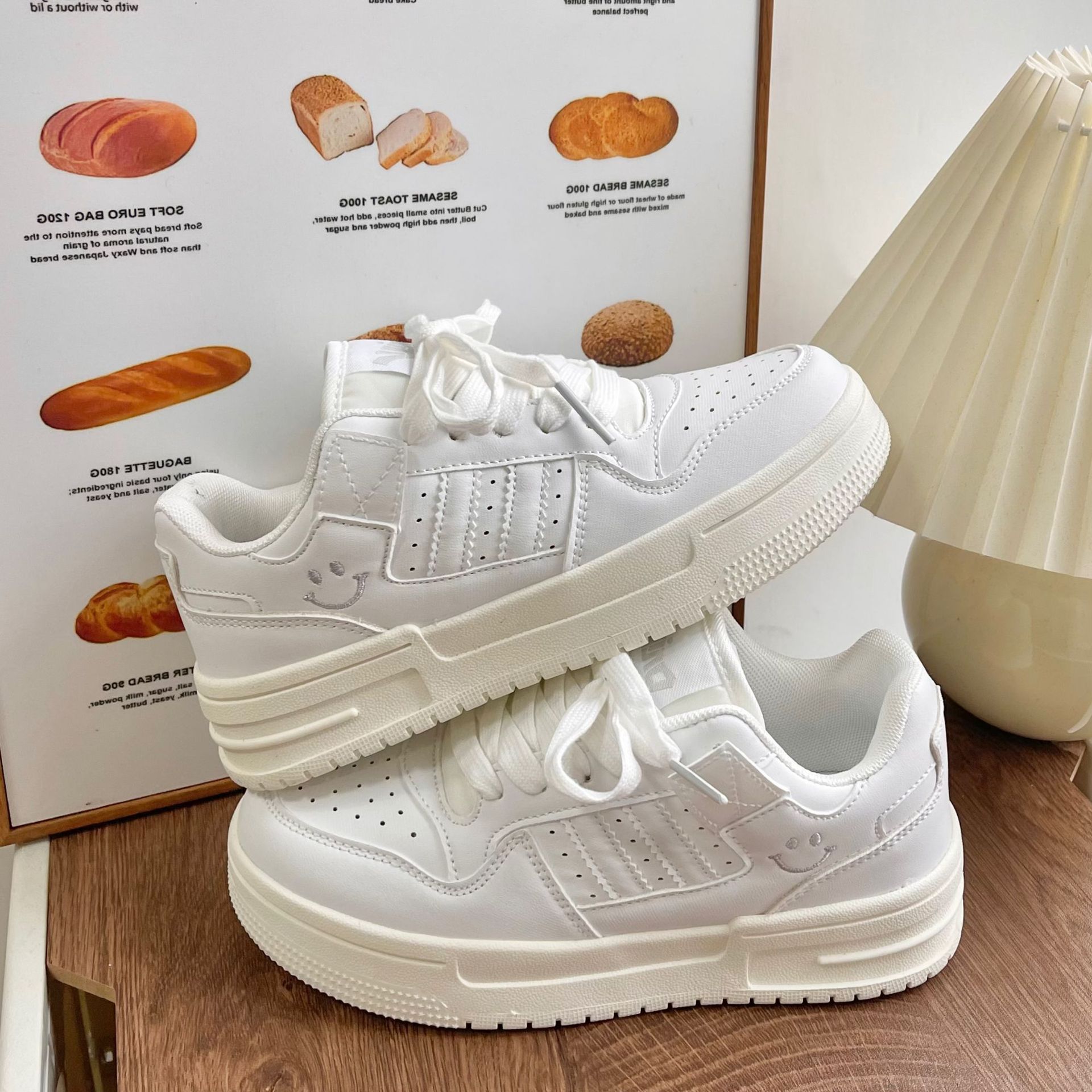 2025 nuevo estilo ins Hong Kong estilo blanco pareja deportiva zapatos de skate de suela gruesa para estudiantes