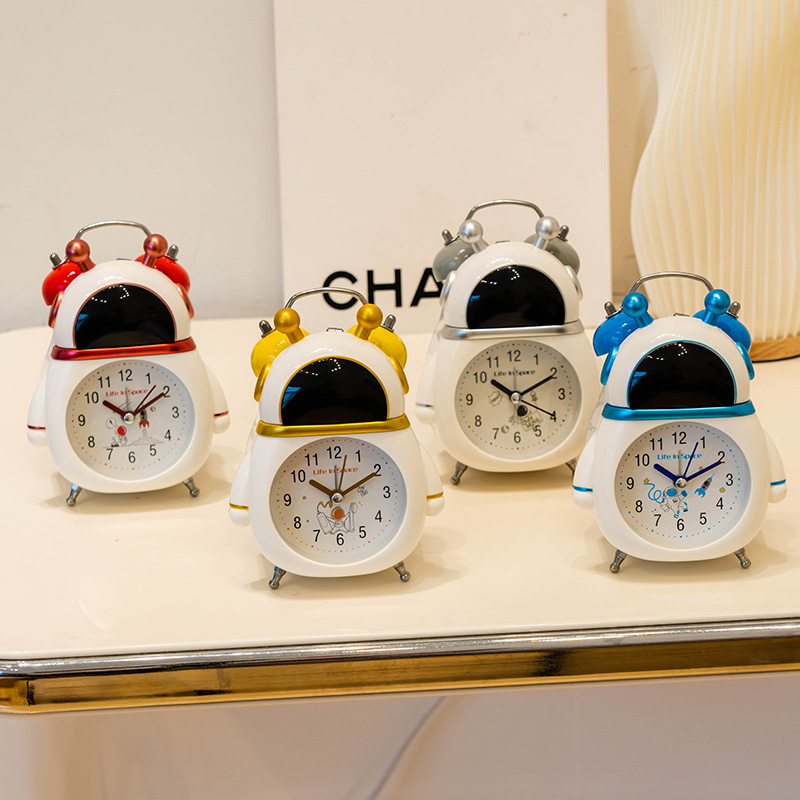 Venta directa de fábrica astronauta pequeño reloj de alarma niños reloj despertador estudiante especial despertador artefacto dibujos animados reloj de alarma de escritorio