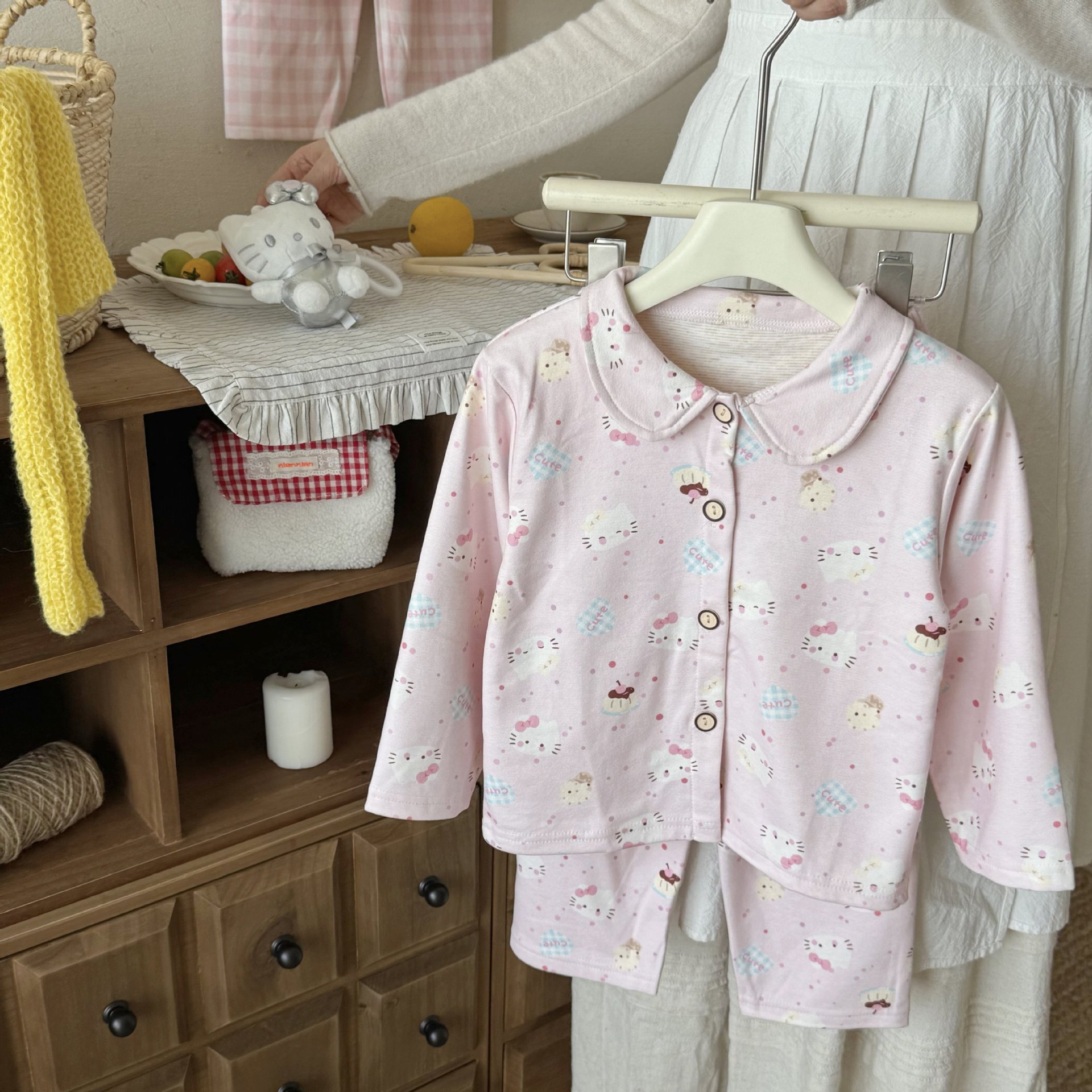 Niños primavera y otoño pijamas de terciopelo niños dibujos animados manga larga juego de ropa de casa dos juegos de cardigans con solapa
