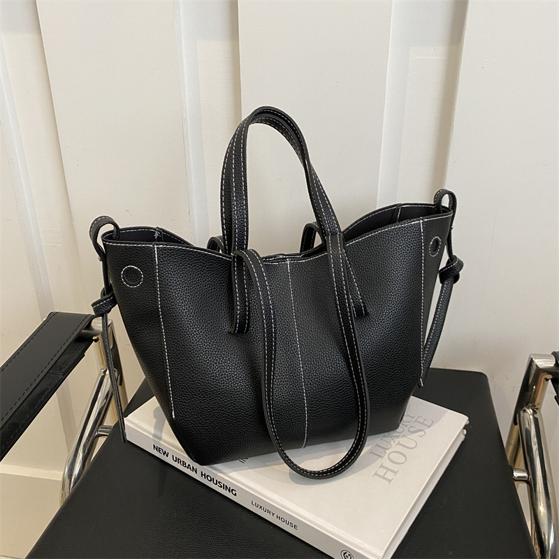 Bolso Tote casual de nicho de invierno para mujer 2024 nuevo bolso de alas de gran capacidad bolso de hombro de axila de viajero de todo fósforo