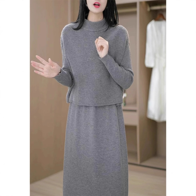 两件套针织毛衣连衣裙女2025春秋新款高档妈妈配大衣套装加厚裙子|undefined