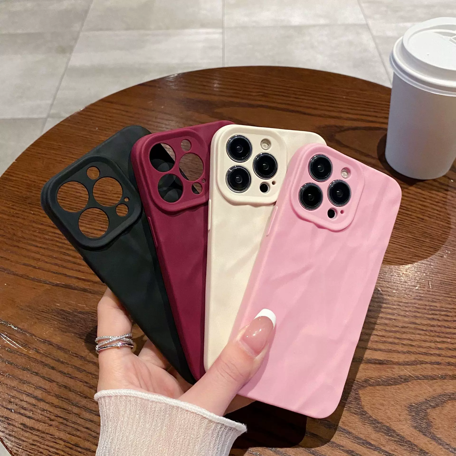 高级感适用iphone17/14promax手机壳13/11磨砂褶皱12软套防摔16