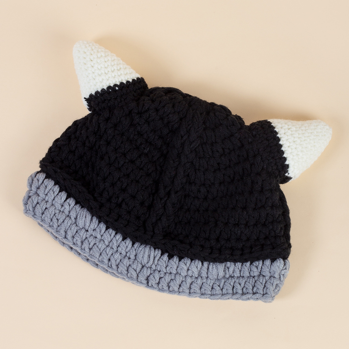 Nischen-handgewebte Hüte sind lustig und witzig, lila, kindliche Dekoration mit Wollmützen, Häkelmützen_voghion.com