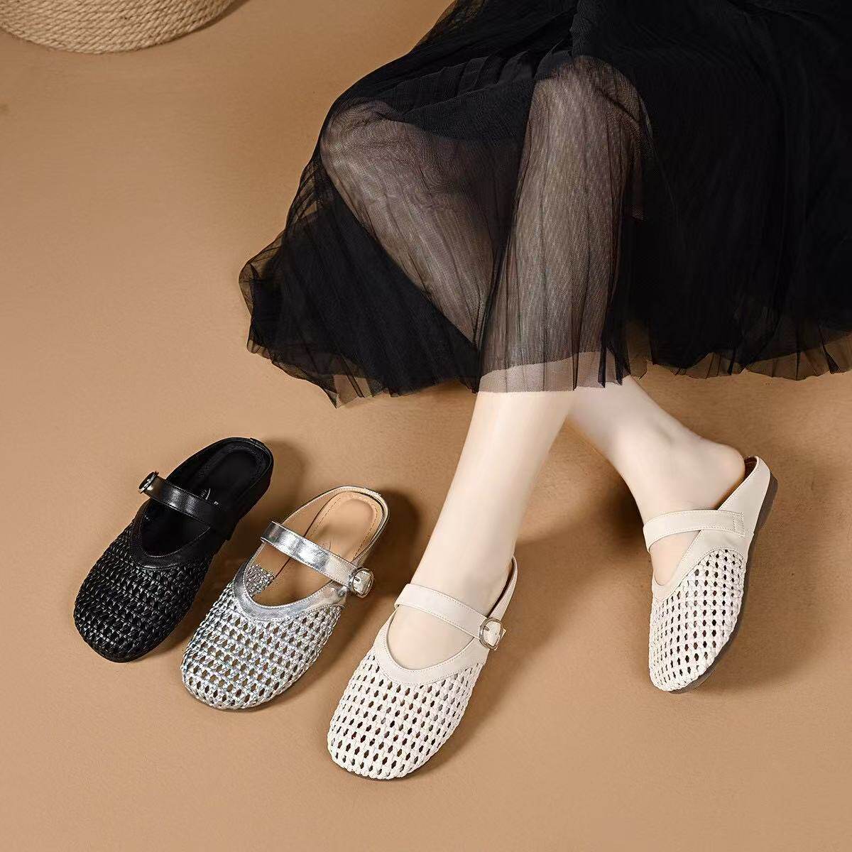 Dép sandal nữ da thật mũi kín đế bệt, quai chữ V đơn giản, mềm chống trượt — màu đen chi tiết 1