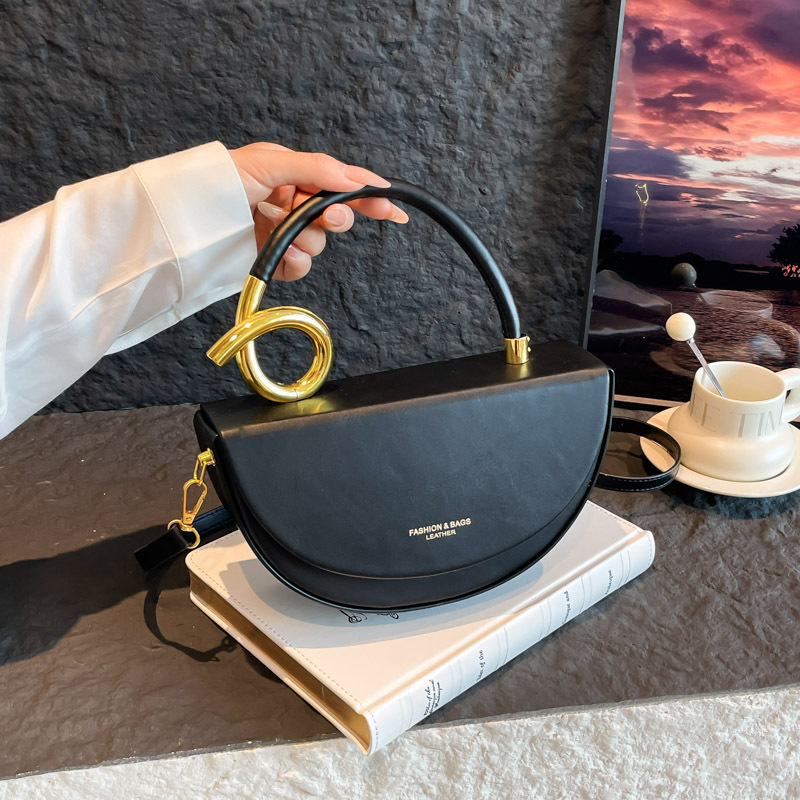High-end Designer Saddle Bag Versatile Women's Shoulder Handbag_voghion.com