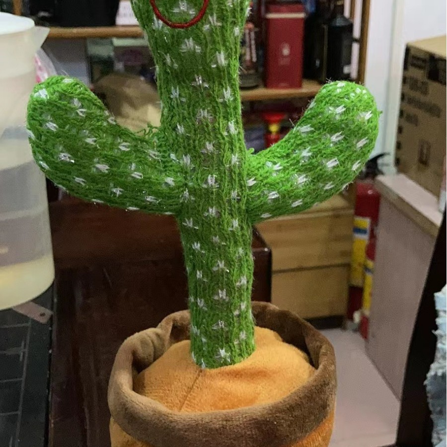 El Día de San Valentín hablando de cactus Bailando torcido cactus arena torcida muñeca de juguete