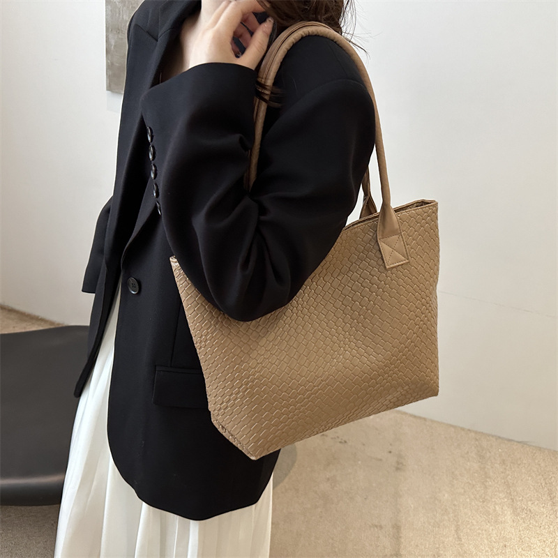 Bolso de hombro de mujer, bolso de verano, nuevo estilo de moda, bolso de cuero suave tejido de gran capacidad, bolso de mano de mujer, bolso de mano de mujer
