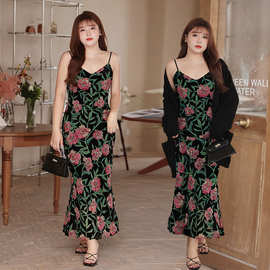 弗里达斜裁丝绒烧花吊带裙批发润其N8744 大码女装秋吊带连衣裙